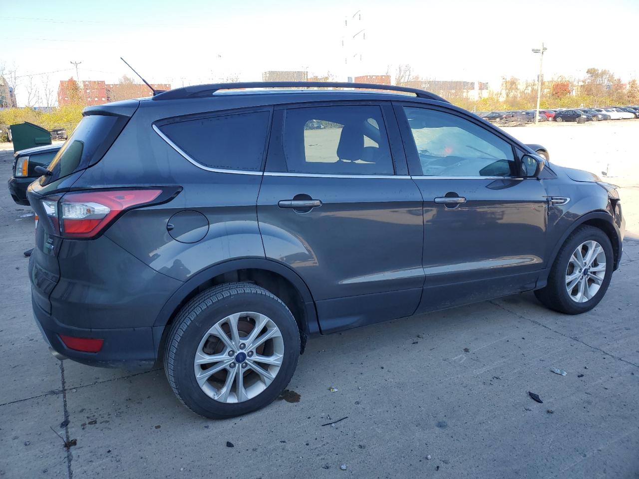 Image 3 of 2018 FORD ESCAPE SE 2018 with VIN 1FMCU9GDXJUB00062