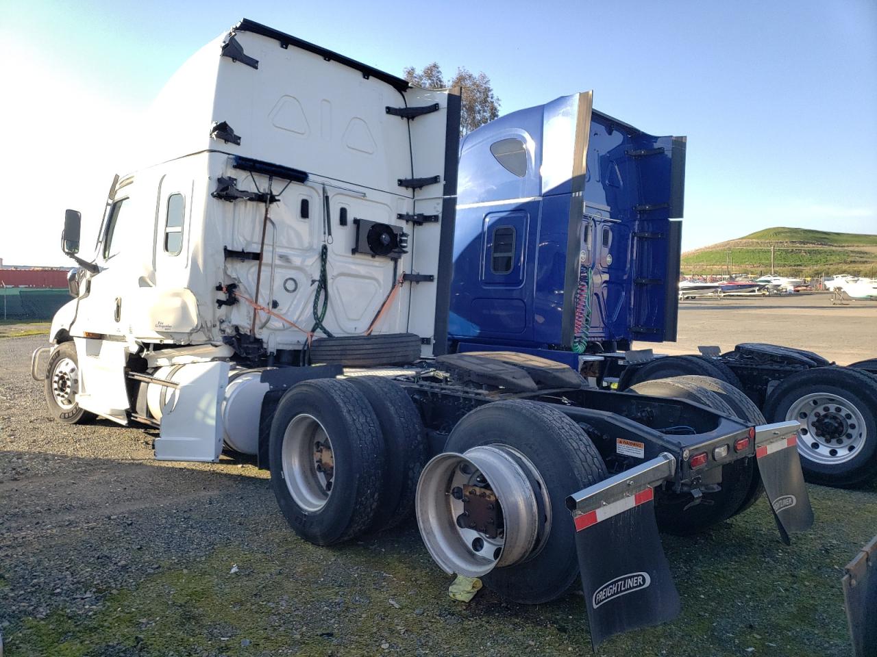 Obraz 3 z 2021 FREIGHTLINER CASCADIA 126  2021 z VIN 3AKJHHDR3MSMU8237