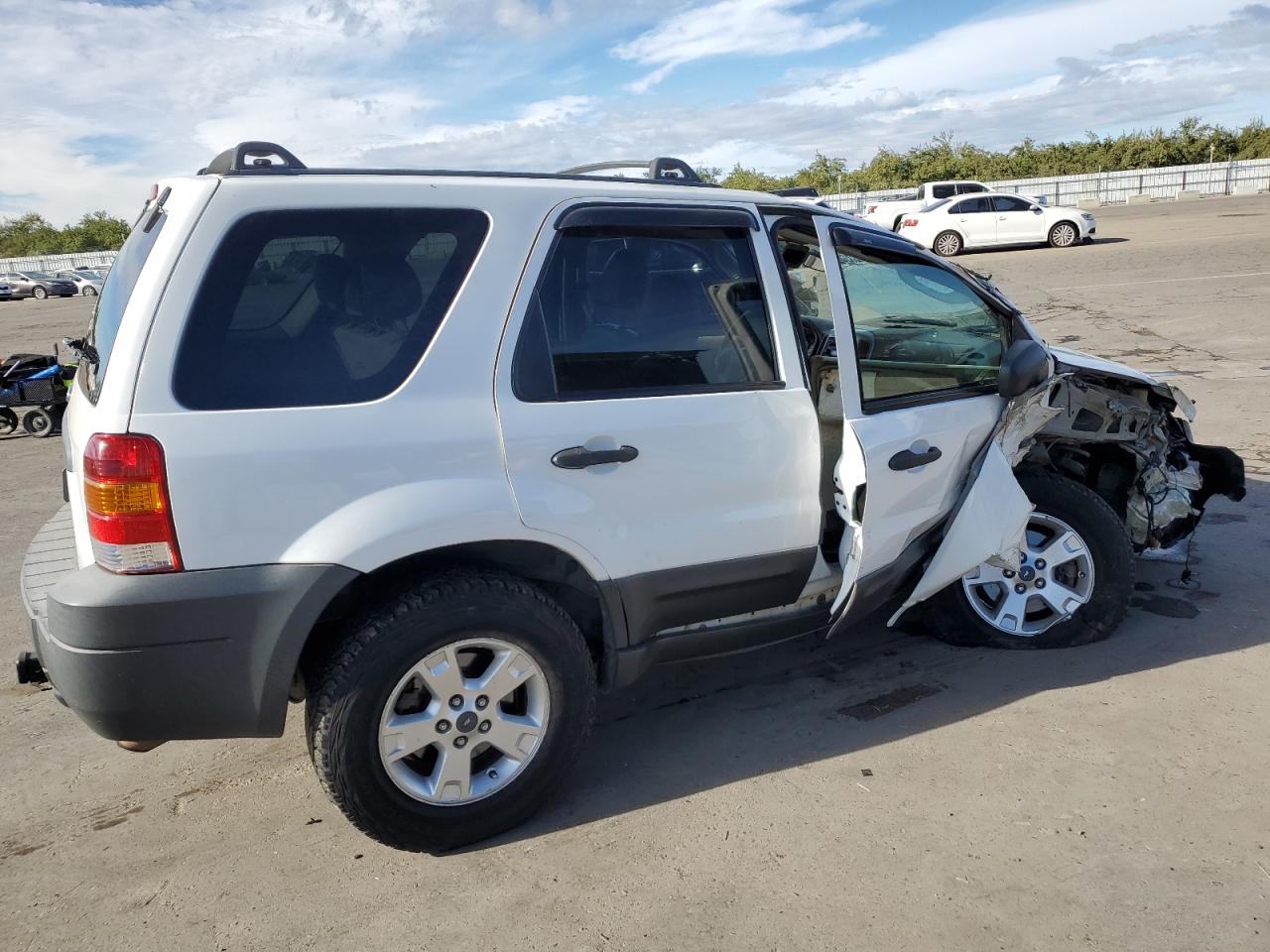Изображение 3 2005 FORD ESCAPE XLT 2005 с VIN 1FMYU93125KB14038