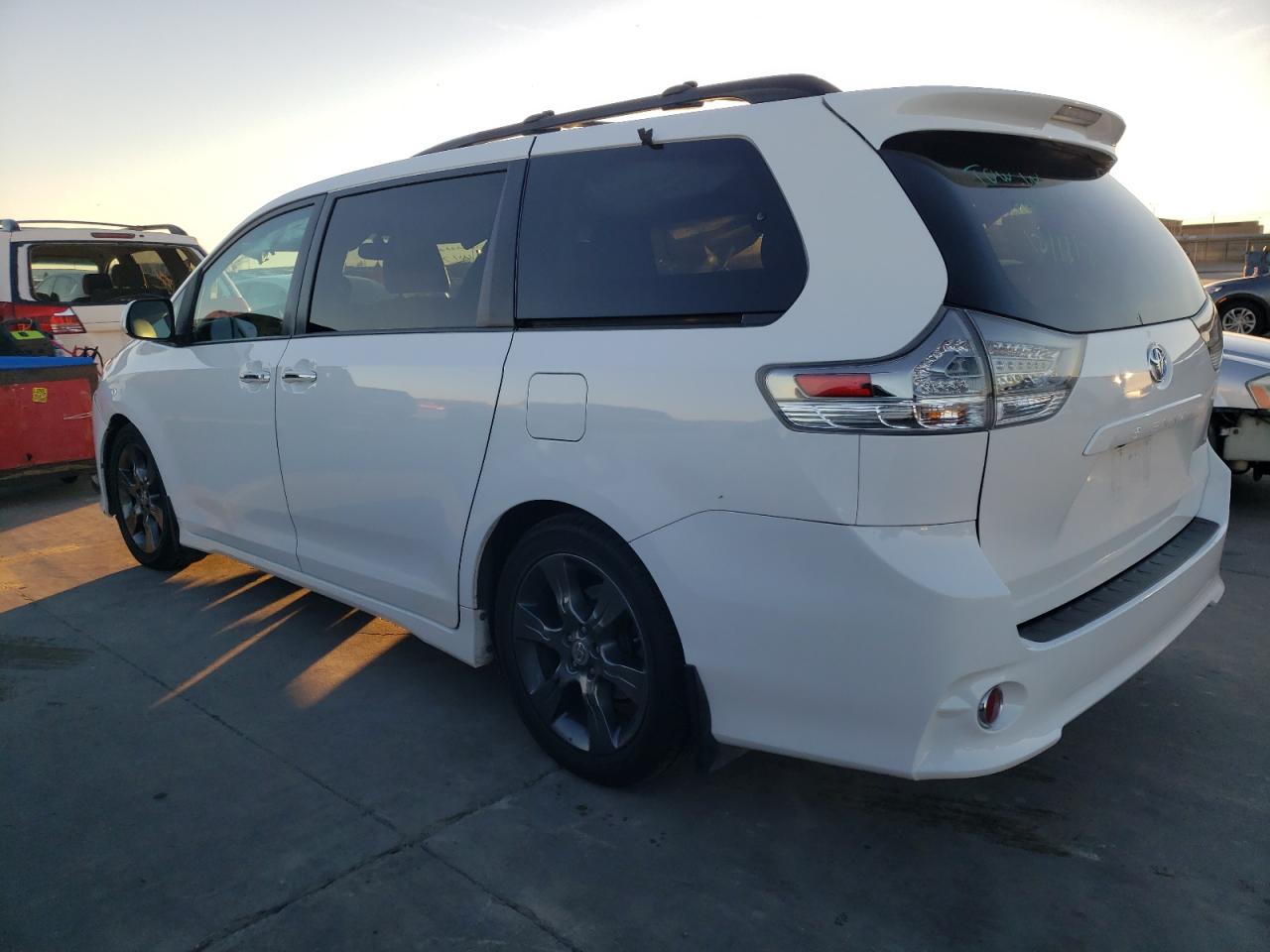 Image 2 of 2016 TOYOTA SIENNA SE 2016 with VIN 5TDXK3DC3GS736999