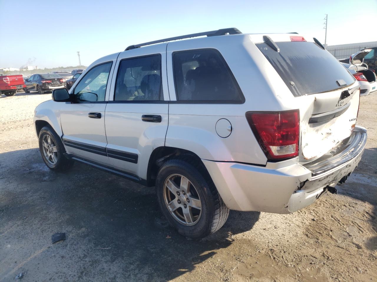 Image 2 of 2005 JEEP GRAND CHEROKEE LAREDO 2005 with VIN 1J4HR48NX5C662152