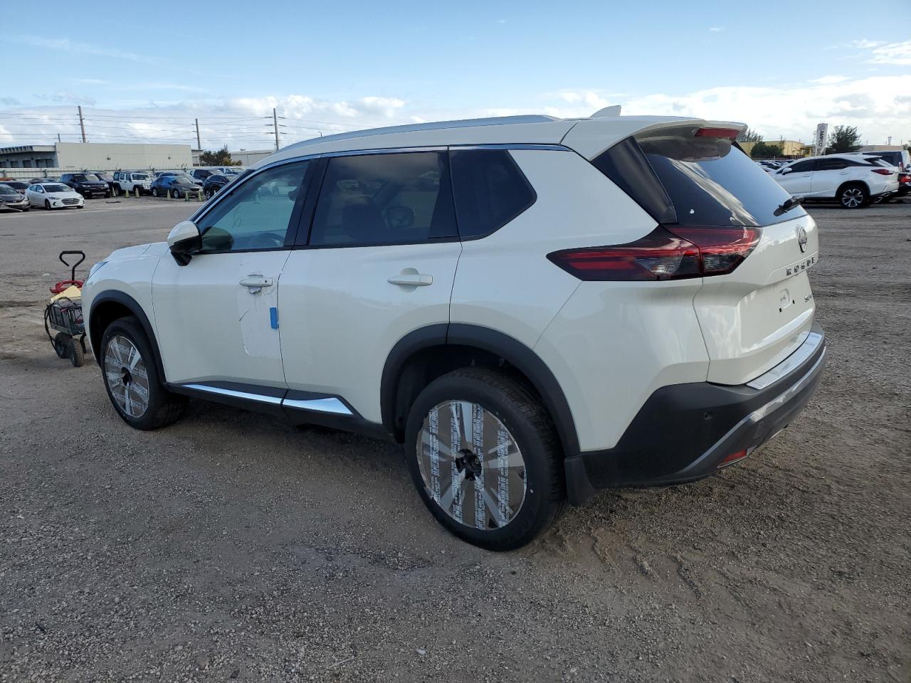 Image 2 of 2023 NISSAN ROGUE SL 2023 with VIN JN8BT3CB3PW465995