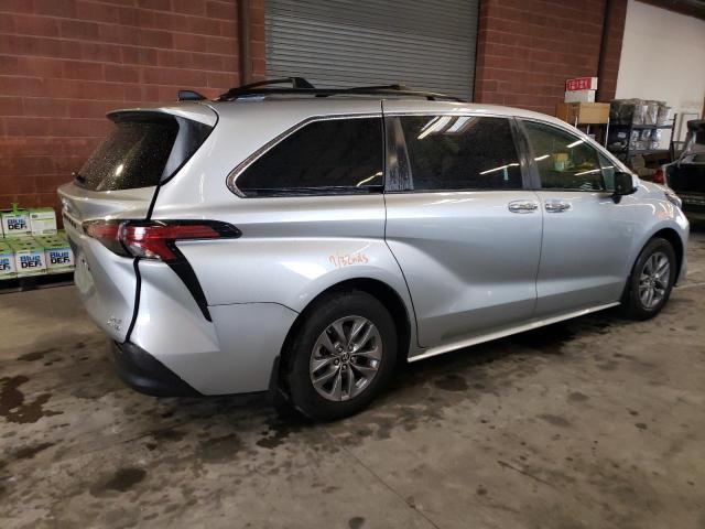 Image 3 of 2022 TOYOTA SIENNA XLE 2022 with VIN 5TDJRKEC6NS118342