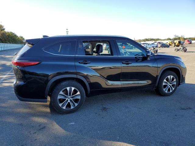 Image 3 of 2021 TOYOTA HIGHLANDER XLE 2021 with VIN 5TDGZRAH7MS065900