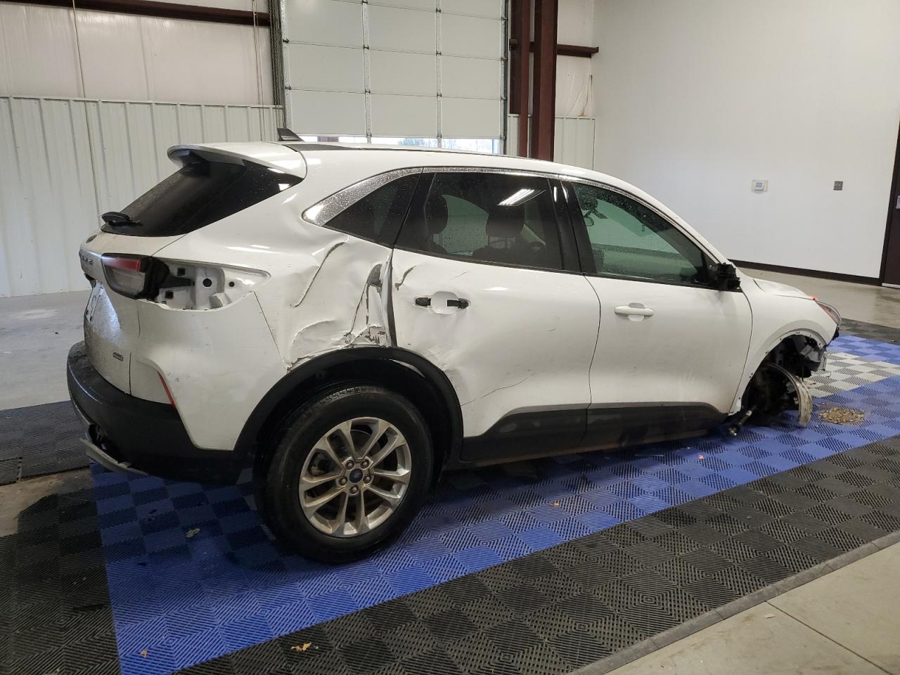 Изображение 3 2022 FORD ESCAPE SE 2022 с VIN 1FMCU0BZ8NUB16846