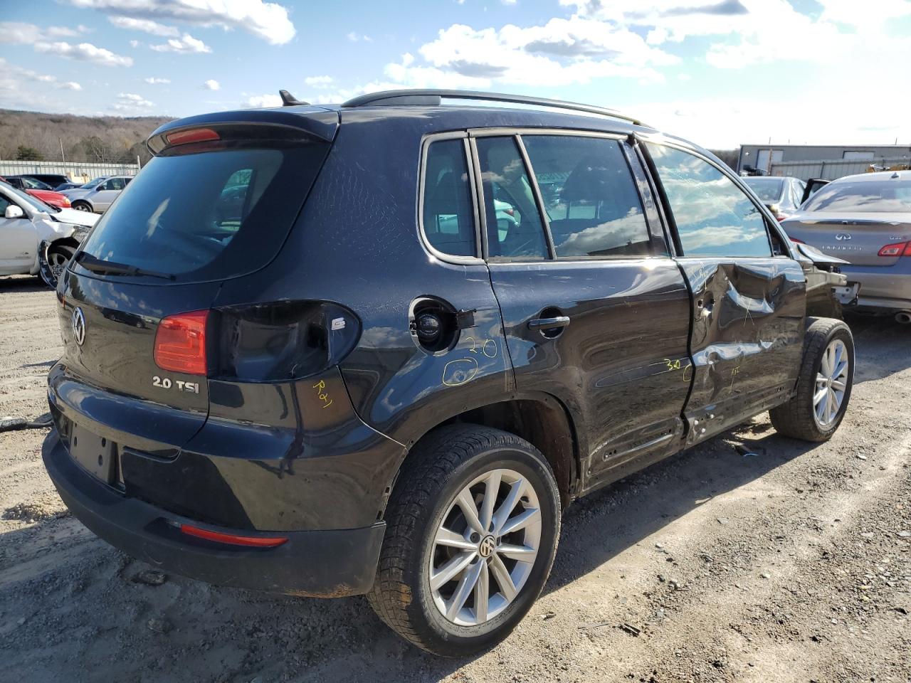 Image 3 of 2015 VOLKSWAGEN TIGUAN S 2015 with VIN WVGBV7AXXFW603165