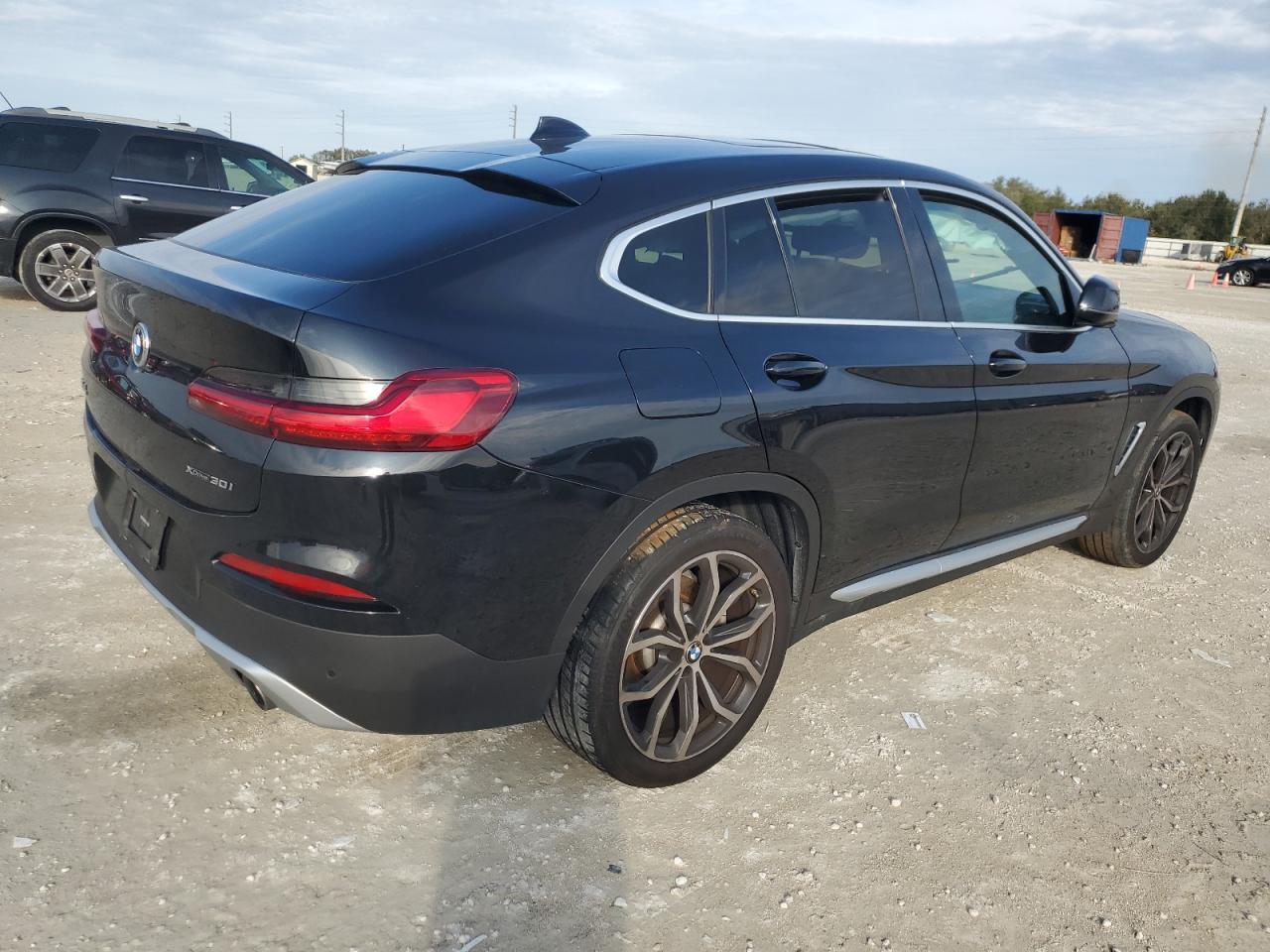 Obraz 3 z 2021 BMW X4 XDRIVE30I 2021 z VIN 5UX2V1C0XM9H64775
