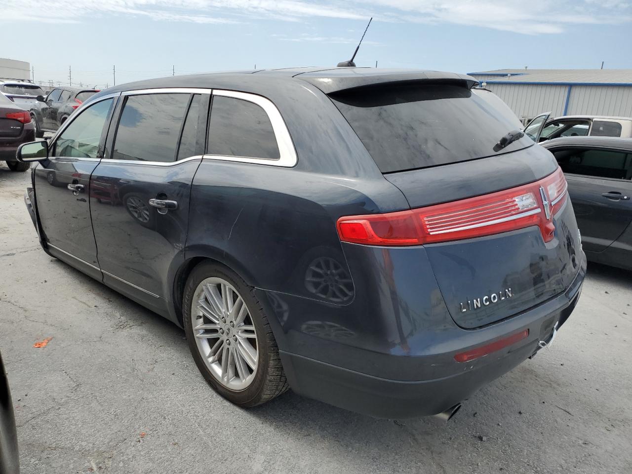 Изображение 2 2014 LINCOLN MKT  2014 с VIN 2LMHJ5AT1EBL51267