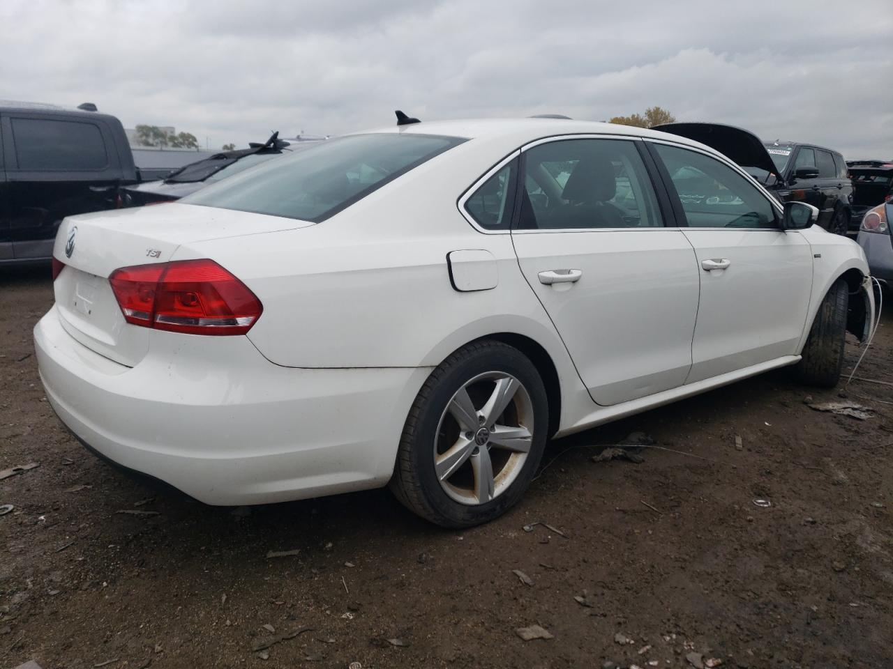Obraz 3 z 2015 VOLKSWAGEN PASSAT S 2015 z VIN 1VWAS7A30FC111569