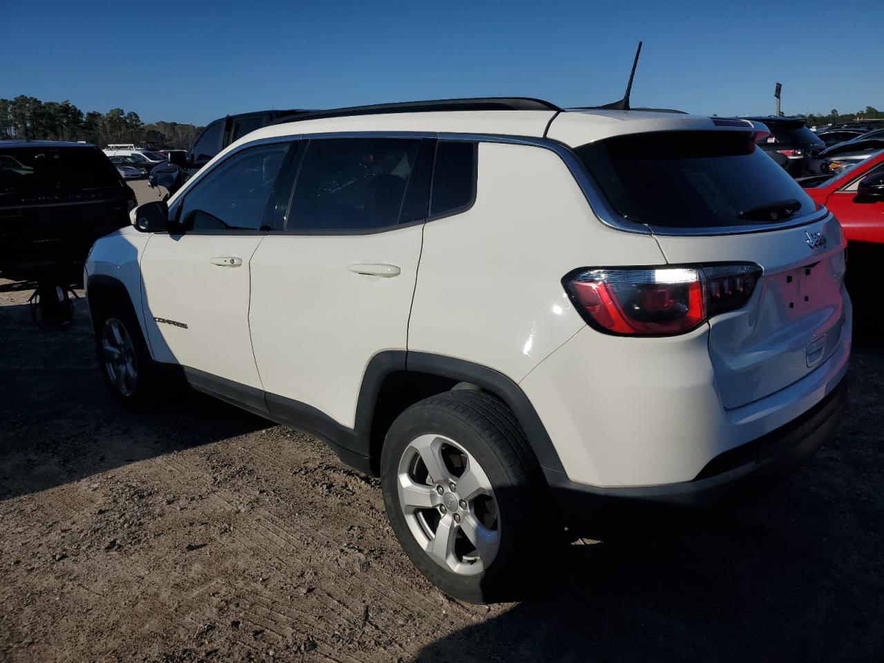 Image 2 of 2018 JEEP COMPASS LATITUDE 2018 with VIN 3C4NJCBB0JT194004