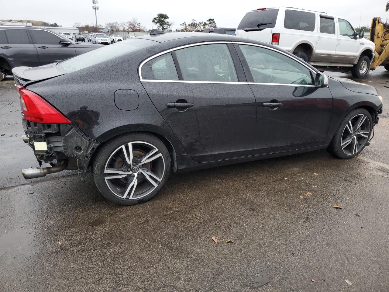 Image 3 of 2017 VOLVO S60 R DESIGN 2017 with VIN YV149MTS5H2437059