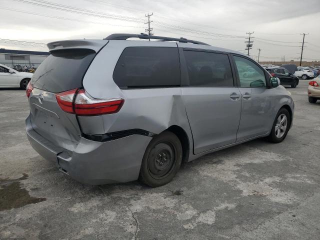 Obraz 3 z 2017 TOYOTA SIENNA LE 2017 z VIN 5TDKZ3DCXHS831406