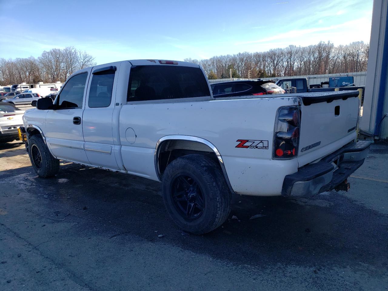 Image 2 of 2003 CHEVROLET SILVERADO K1500 2003 with VIN 2GCEK19T431114045