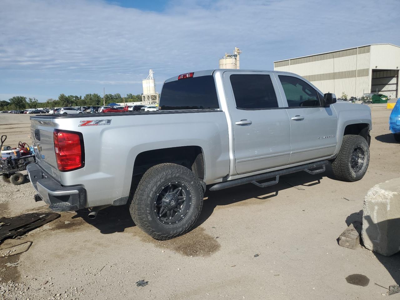 Image 3 of 2016 CHEVROLET SILVERADO K1500 LT 2016 with VIN 3GCUKRECXGG351863