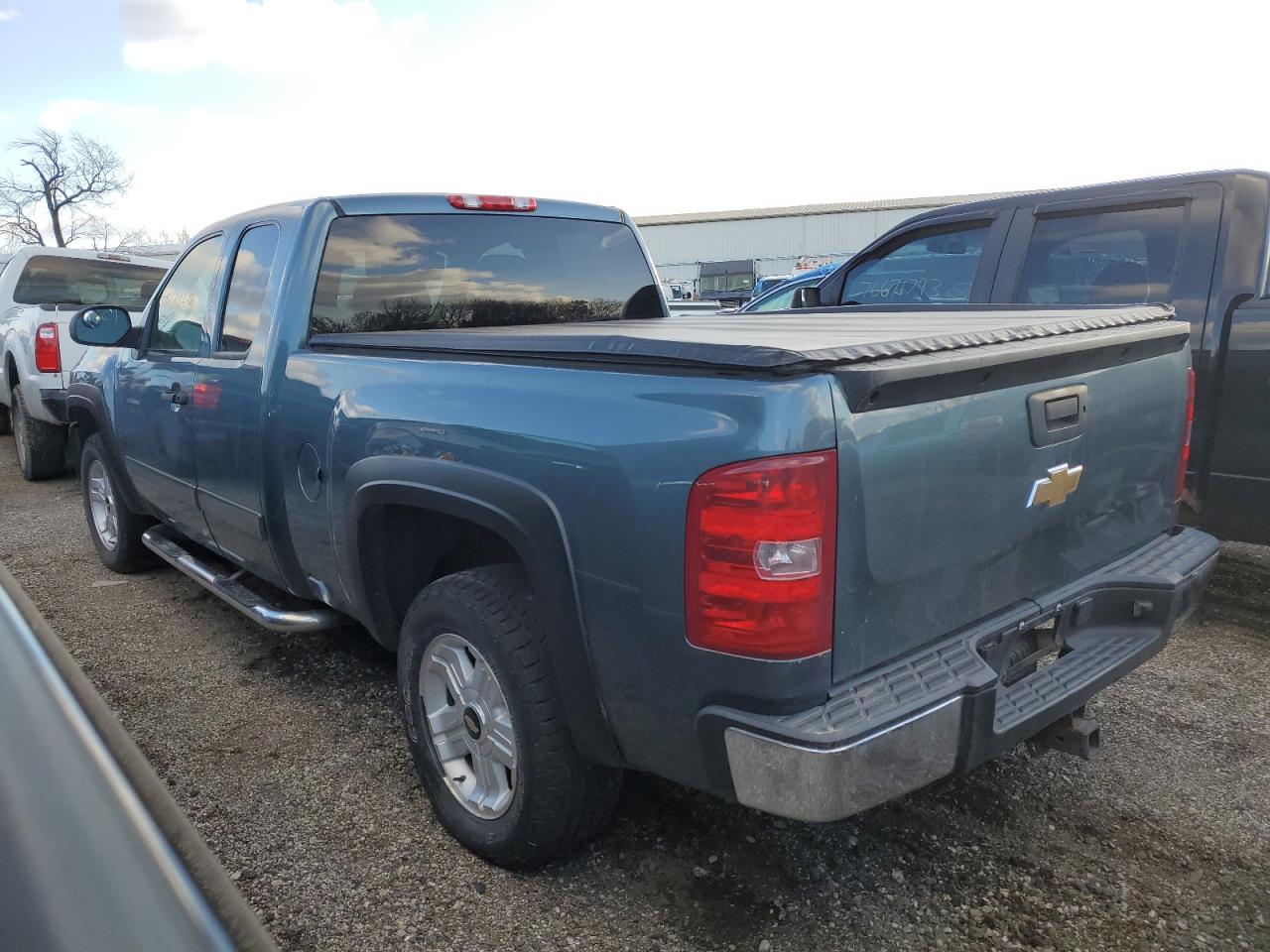 Image 2 of 2007 CHEVROLET SILVERADO K1500 2007 with VIN 2GCEK19J271714034
