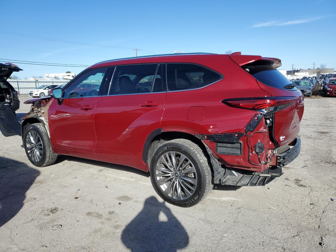 Image 2 of 2020 TOYOTA HIGHLANDER PLATINUM 2020 with VIN 5TDFZRBH6LS032301
