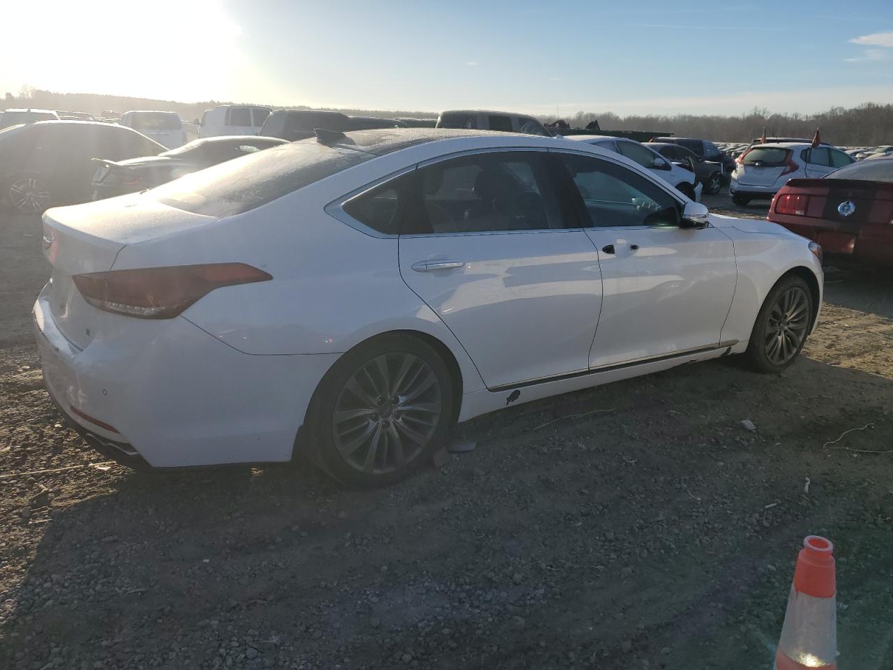 Изображение 3 2015 HYUNDAI GENESIS 5.0L 2015 с VIN KMHGN4JF8FU076704