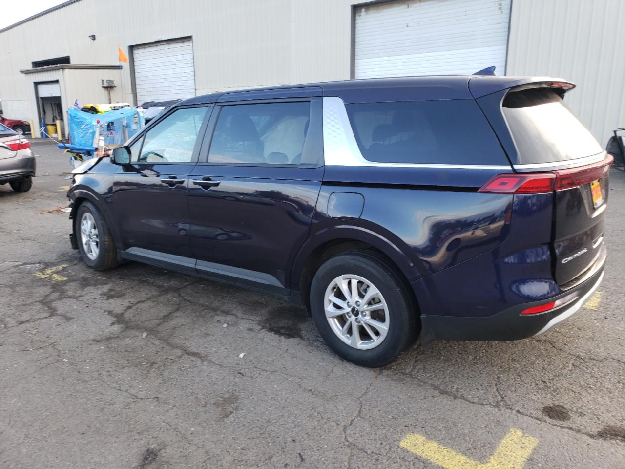 Изображение 2 2022 KIA CARNIVAL LX 2022 с VIN KNDNB4H31N6095193