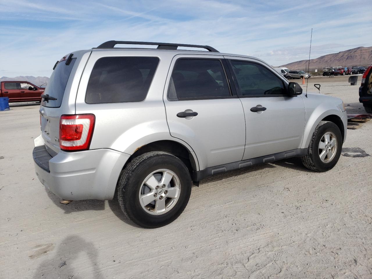 Изображение 3 2011 FORD ESCAPE XLT 2011 с VIN 1FMCU0DG8BKA22615