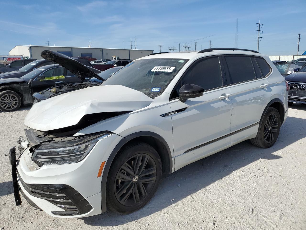Obraz 1 z 2022 VOLKSWAGEN TIGUAN SE R-LINE BLACK 2022 z VIN 3VVCB7AX0NM040077