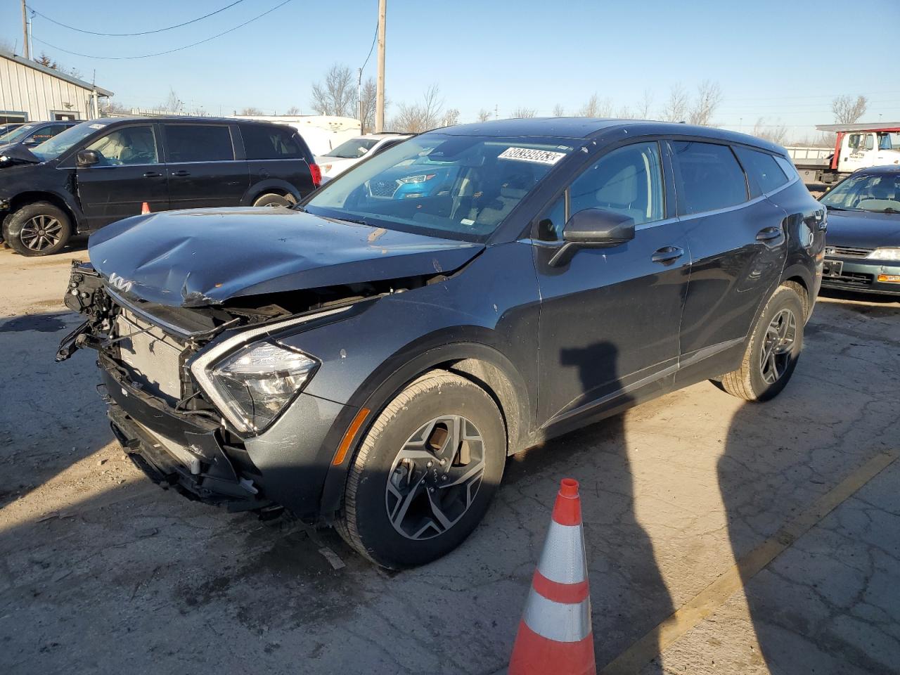 Изображение 1 2023 KIA SPORTAGE LX 2023 с VIN KNDPUCAF7P7165990