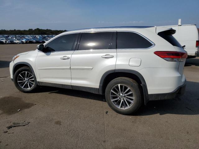 Image 2 of 2019 TOYOTA HIGHLANDER SE 2019 with VIN 5TDJZRFH9KS588038