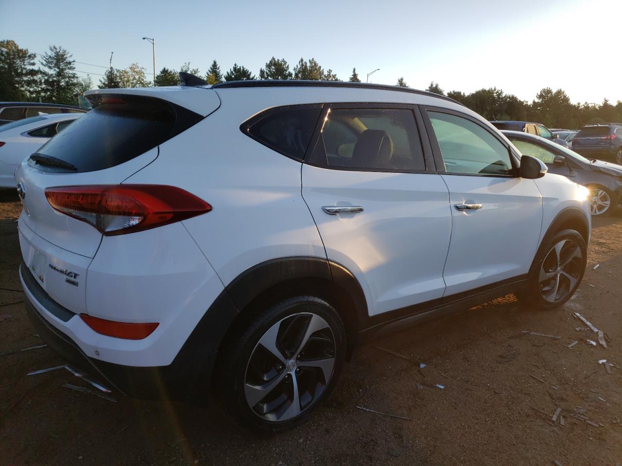 Image 3 of 2016 HYUNDAI TUCSON LIMITED 2016 with VIN KM8J3CA23GU042724