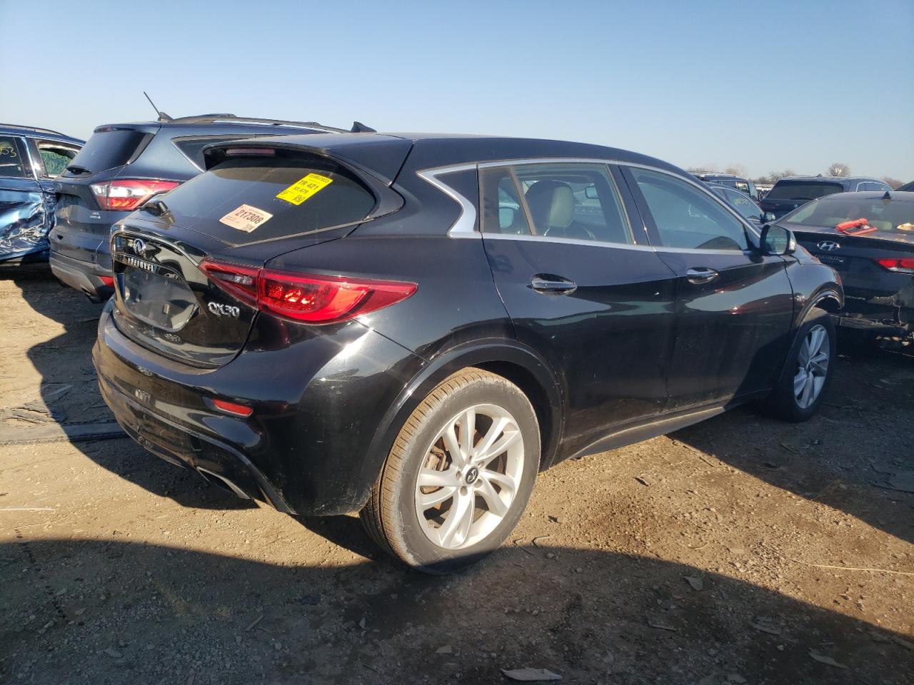 Изображение 3 2018 INFINITI QX30 BASE 2018 с VIN SJKCH5CP3JA042912