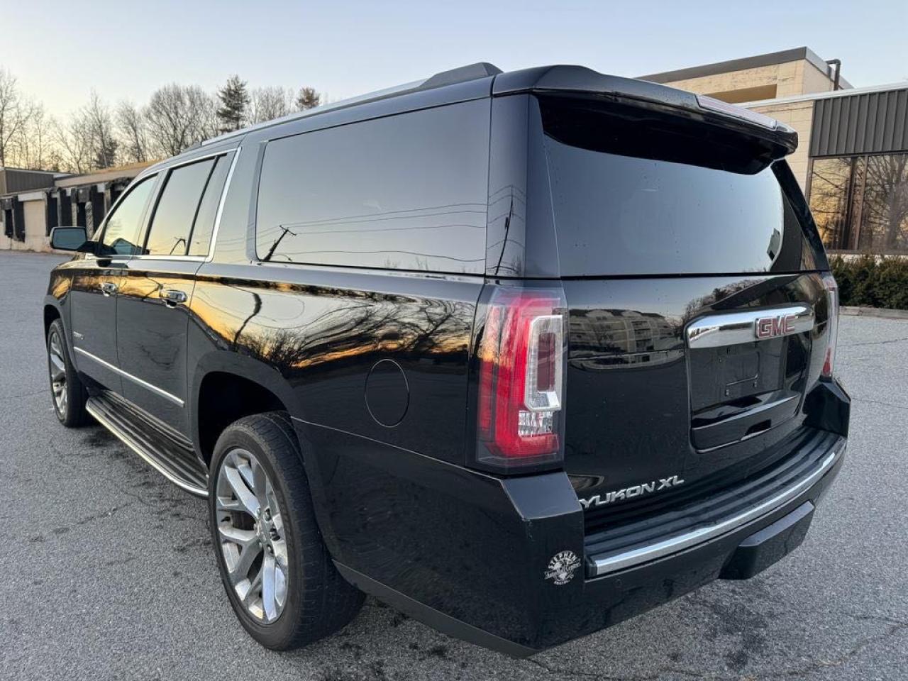Изображение 3 2017 GMC YUKON XL DENALI 2017 с VIN 1GKS2HKJ1HR243271