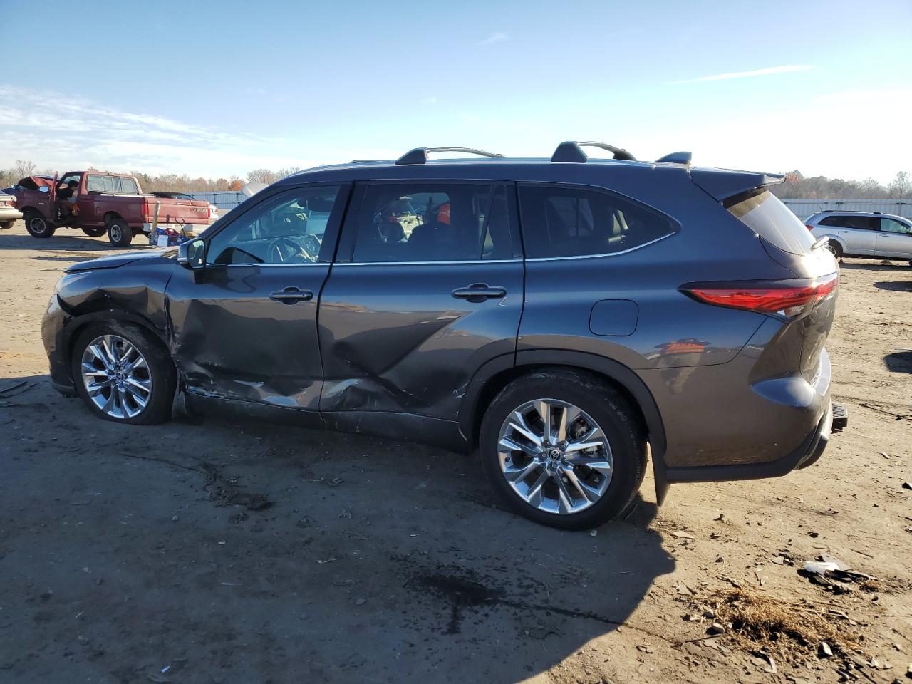 Image 2 of 2022 TOYOTA HIGHLANDER HYBRID LIMITED 2022 with VIN 5TDXBRCH1NS552173