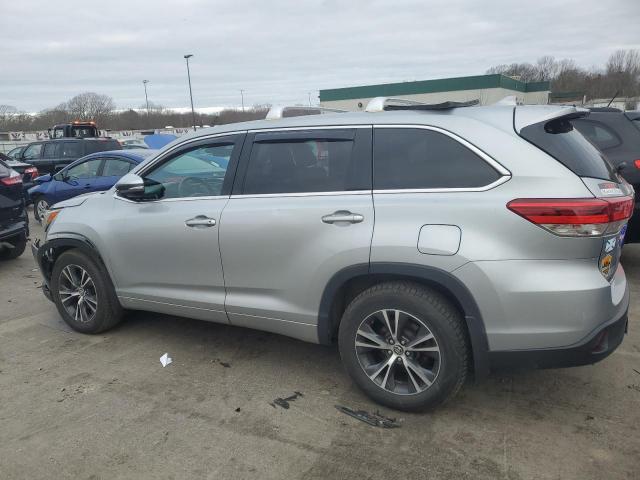 Image 2 of 2018 TOYOTA HIGHLANDER LE 2018 with VIN 5TDBZRFH8JS874028