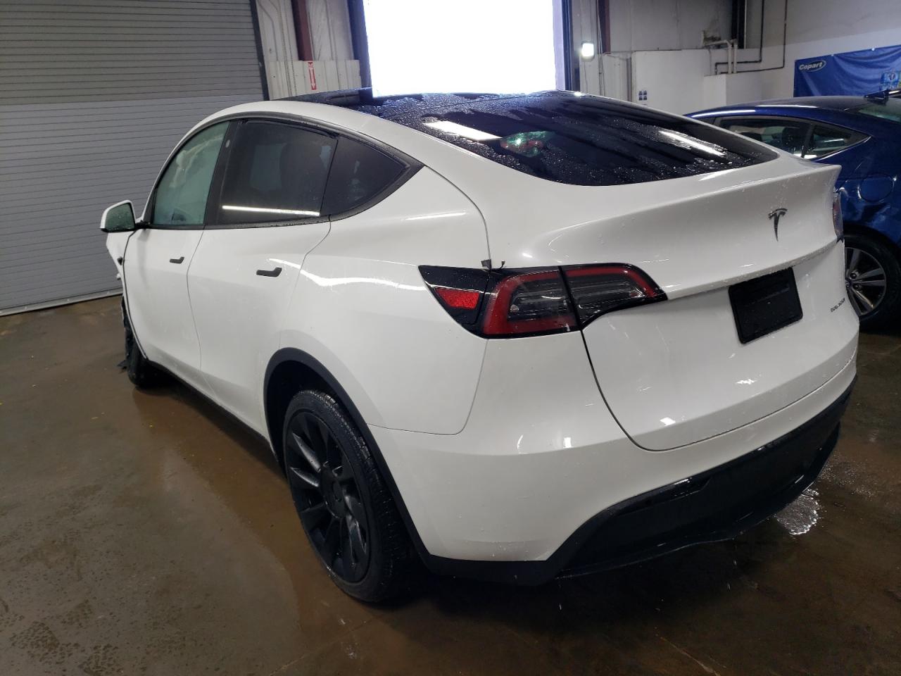 Изображение 2 2023 TESLA MODEL Y  2023 с VIN 7SAYGDEE8PA098720