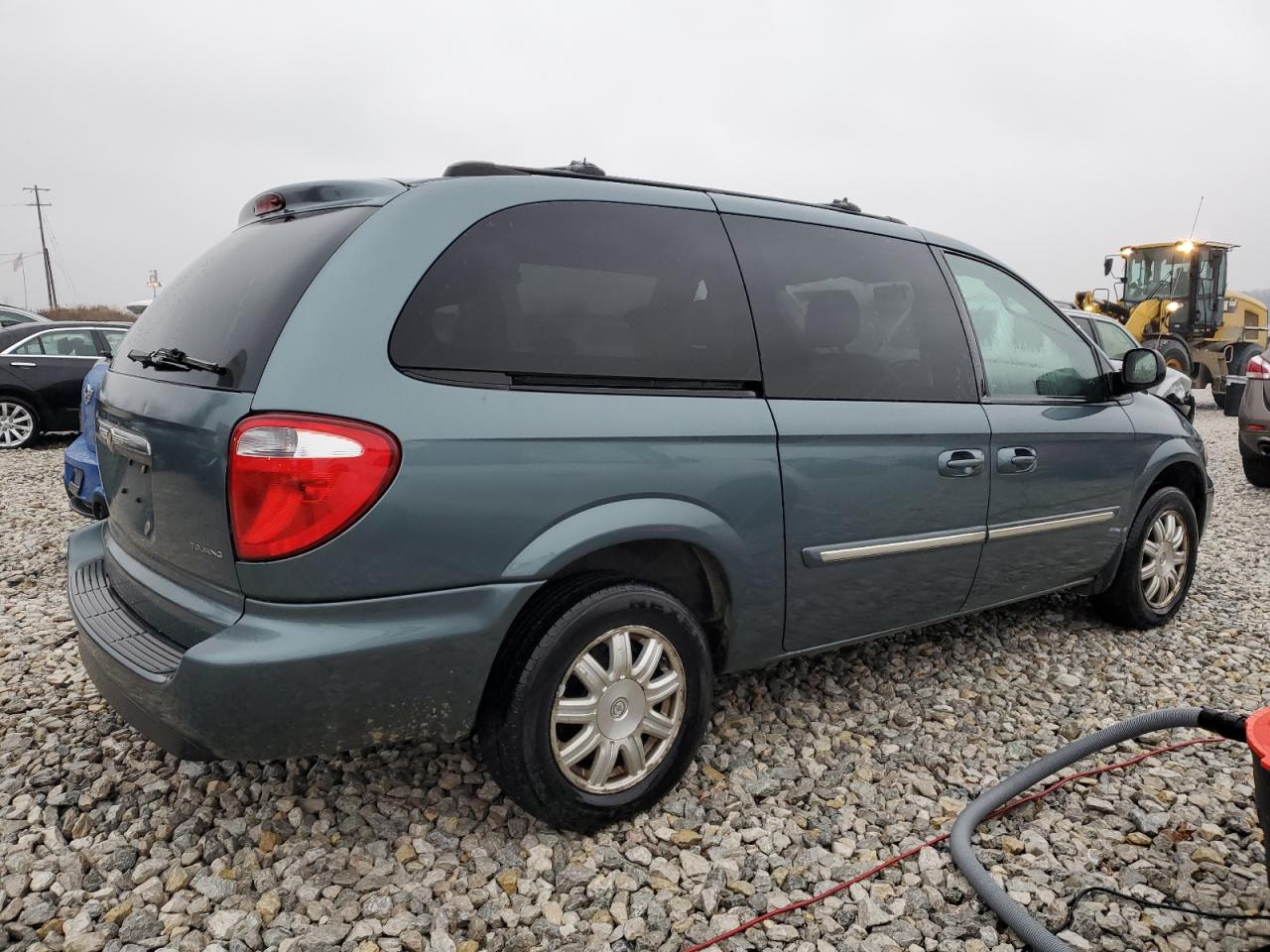 Image 3 of 2005 CHRYSLER TOWN & COUNTRY TOURING 2005 with VIN 2C4GP54L05R566264