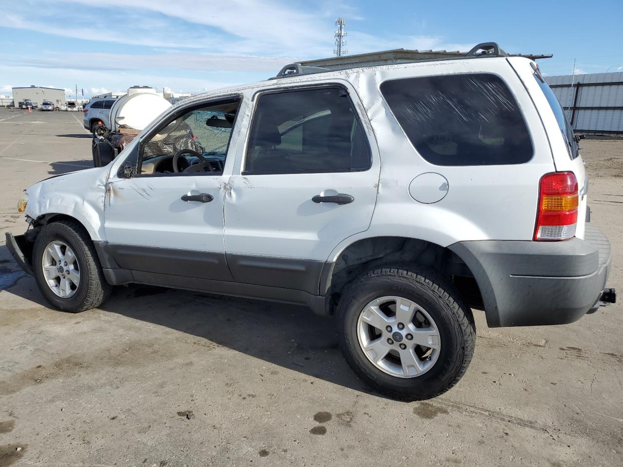 Изображение 2 2005 FORD ESCAPE XLT 2005 с VIN 1FMYU93125KB14038