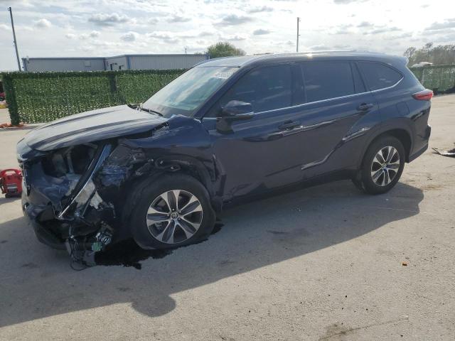 Image 1 of 2021 TOYOTA HIGHLANDER XLE 2021 with VIN 5TDHZRAH5MS524409