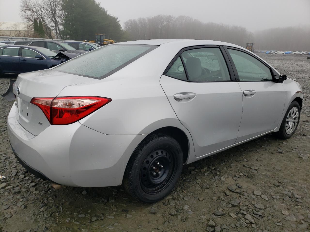 Image 3 of 2018 TOYOTA COROLLA L 2018 with VIN 2T1BURHE6JC015157