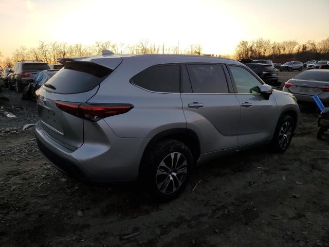 Obraz 3 z 2022 TOYOTA HIGHLANDER XLE 2022 z VIN 5TDGZRBH7NS202589