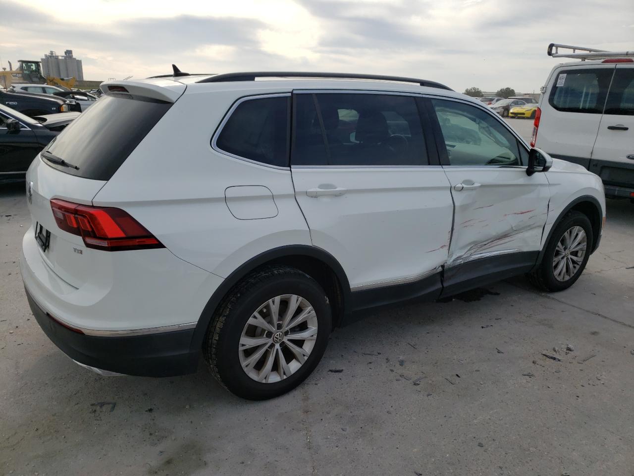 Изображение 3 2018 VOLKSWAGEN TIGUAN SE 2018 с VIN 3VV3B7AX7JM095071