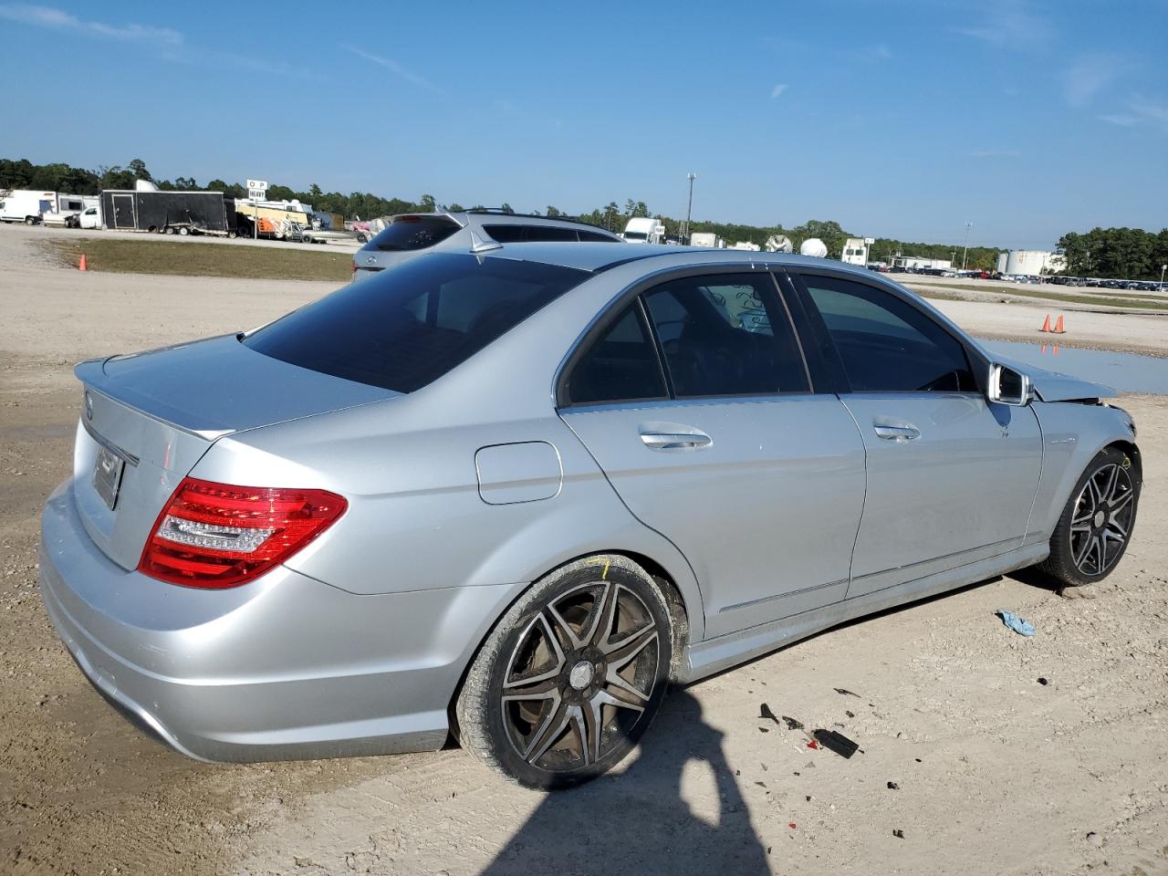 Obraz 3 z 2014 MERCEDES-BENZ C 250 2014 z VIN WDDGF4HB5ER313175