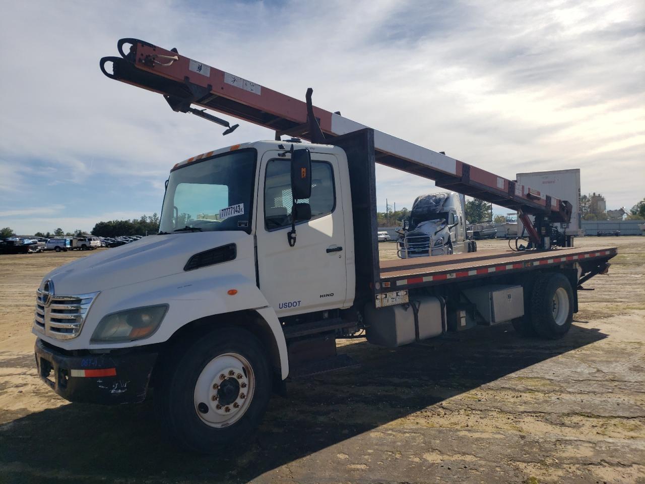 Image 2 of 2006 HINO HINO 338  2006 with VIN 5PVNV8JT462S10872