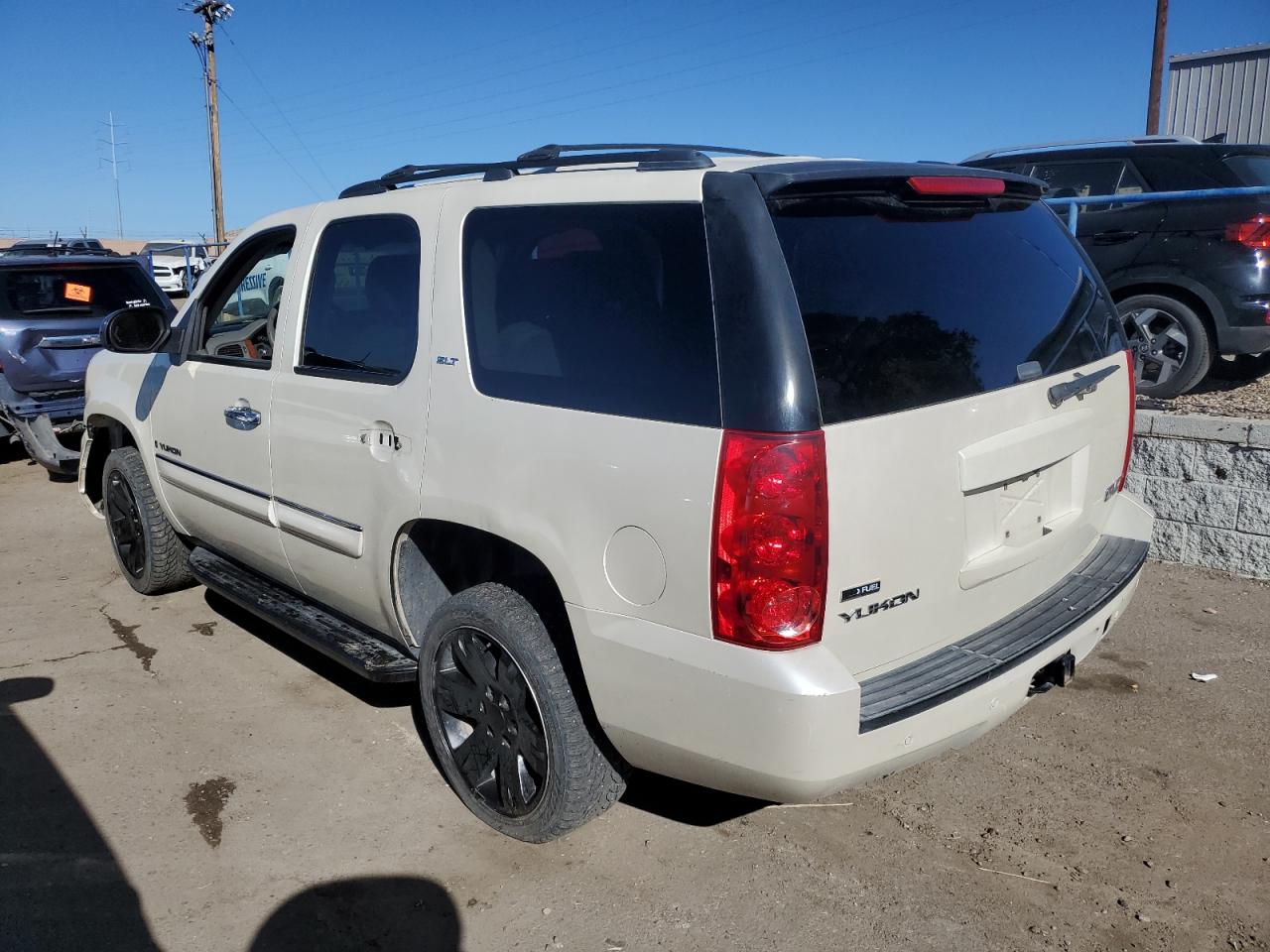 Obraz 2 z 2008 GMC YUKON  2008 z VIN 1GKFC130X8R264390