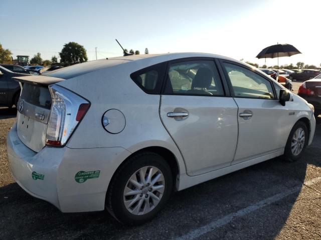 Image 3 of 2015 TOYOTA PRIUS PLUG-IN  2015 with VIN JTDKN3DP5F3070216