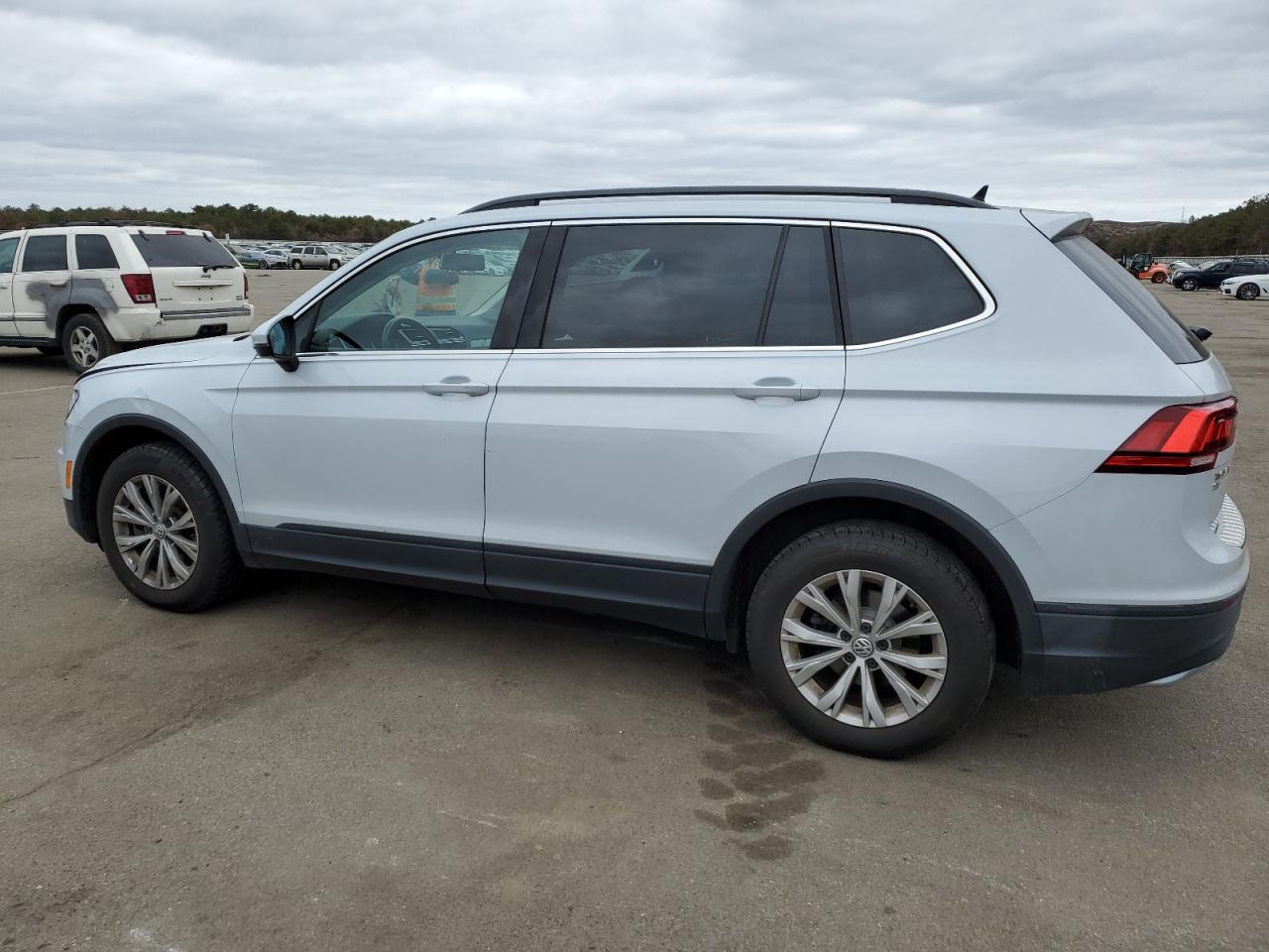 Image 2 of 2019 VOLKSWAGEN TIGUAN SE 2019 with VIN 3VV2B7AXXKM050641