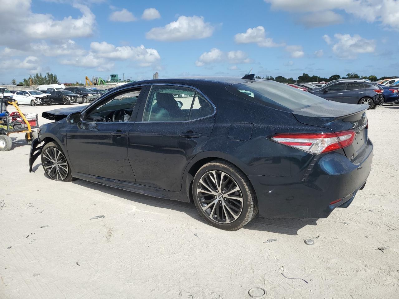 Image 2 of 2020 TOYOTA CAMRY SE 2020 with VIN 4T1G11AK0LU857364
