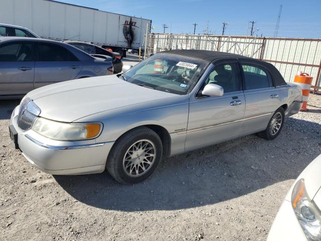 Изображение 1 2001 LINCOLN TOWN CAR SIGNATURE 2001 с VIN 1LNHM82W11Y681811