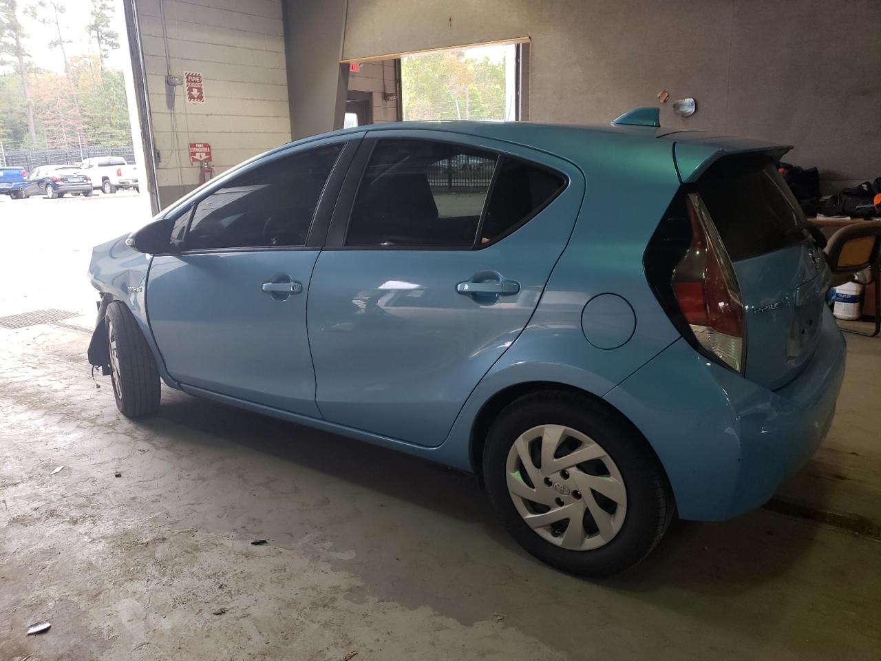 Изображение 2 2015 TOYOTA PRIUS C  2015 с VIN JTDKDTB39F1089043