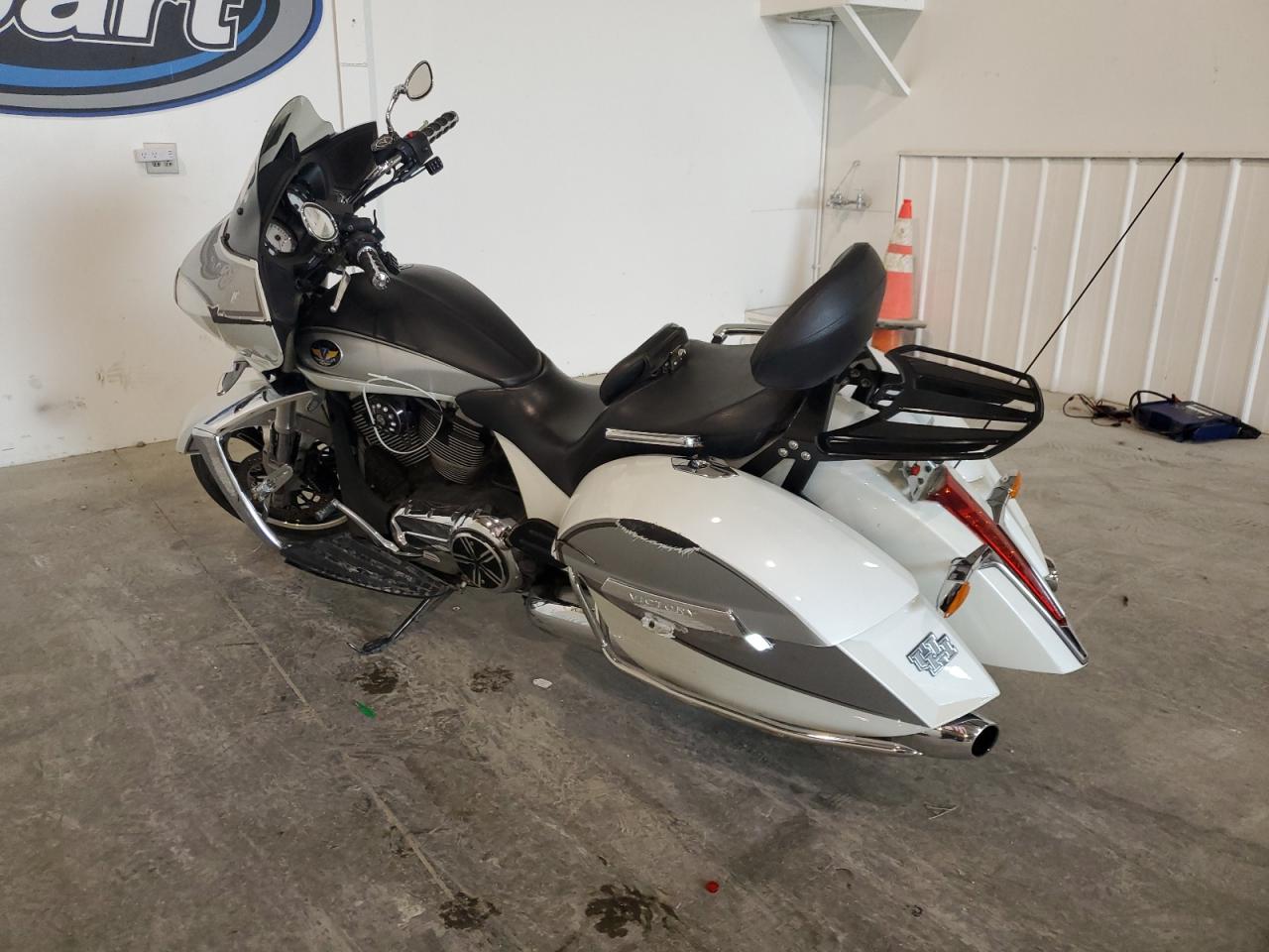 Obraz 3 z 2011 VICTORY MOTORCYCLES CROSS COUNTRY STANDARD 2011 z VIN 5VPDB36N1B3003153
