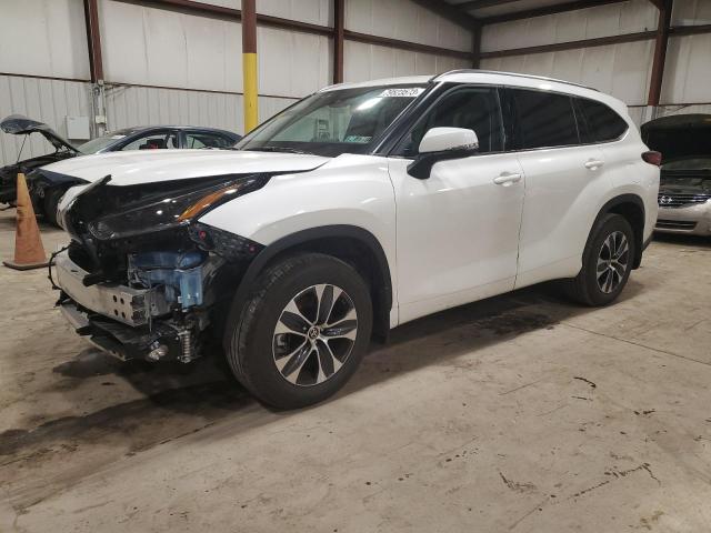 Obraz 1 z 2021 TOYOTA HIGHLANDER XLE 2021 z VIN 5TDHZRBHXMS527885