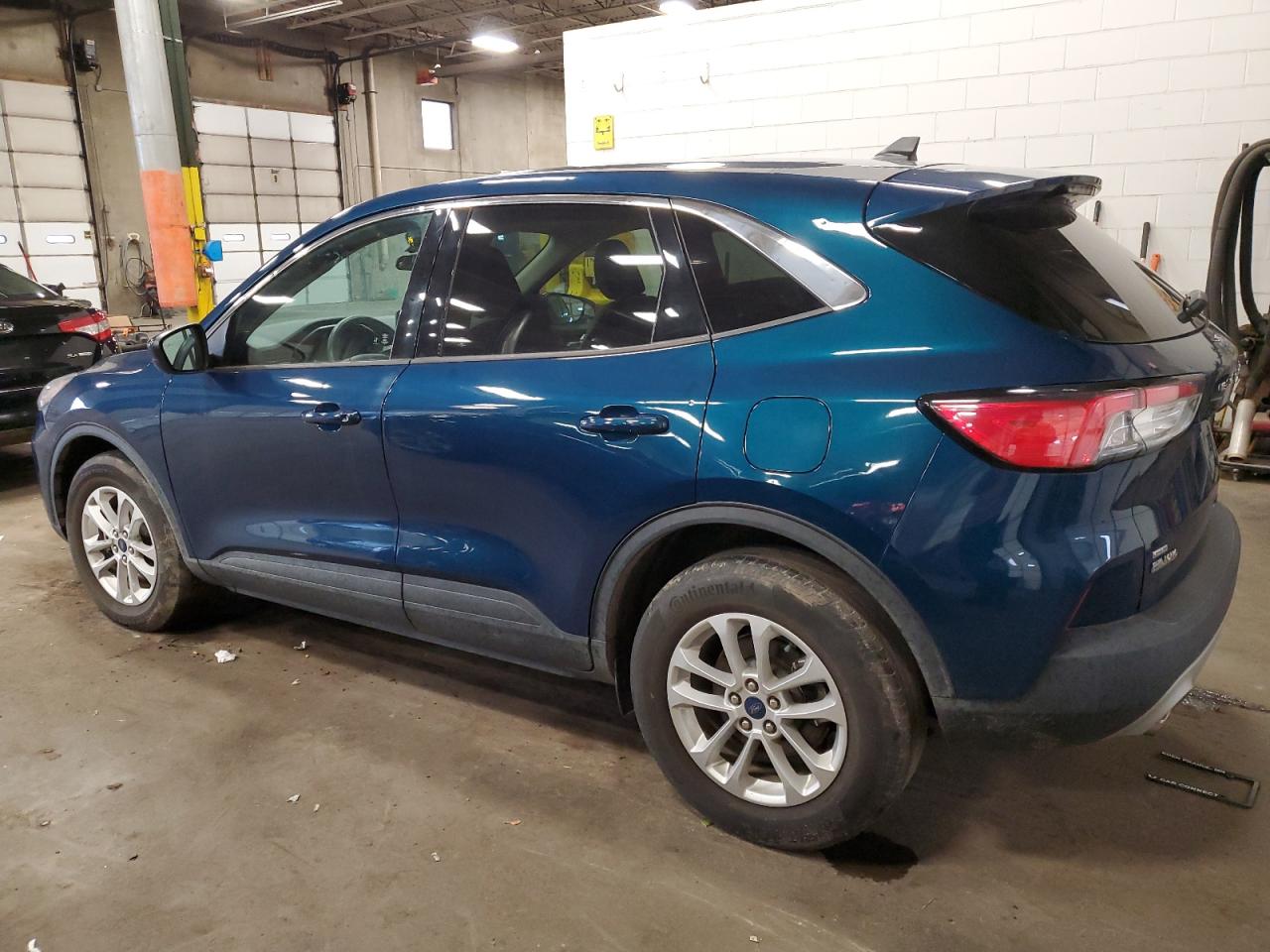 Изображение 2 2020 FORD ESCAPE SE 2020 с VIN 1FMCU9G60LUB68228