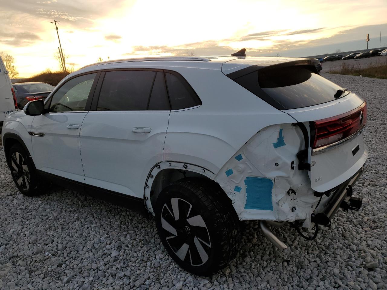 Obraz 2 z 2024 VOLKSWAGEN ATLAS CROSS SPORT SE 2024 z VIN 1V2HE2CA7RC202185